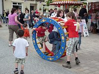Noch mehr Biertischgarnituren nötig Bild: Noch mehr Biertischgarnituren nötig