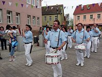 Noch mehr Biertischgarnituren nötig Bild: Noch mehr Biertischgarnituren nötig