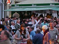 Noch mehr Biertischgarnituren nötig Bild: Noch mehr Biertischgarnituren nötig