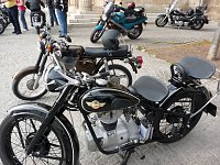Bild: Oldtimer auf Markt