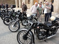 Bild: Oldtimer auf Markt