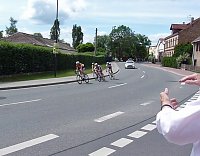 Bild: Radfahrer begr&uuml;&szlig;t