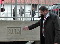 Bild: Br&uuml;cke &uuml;bergeben