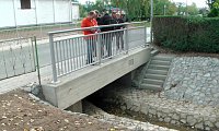 Bild: Br&uuml;cke &uuml;bergeben