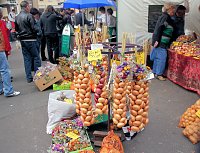 Bild: Besuch auf dem Zwiebelmarkt