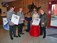 Bild: Patenschaft besiegelt (2)