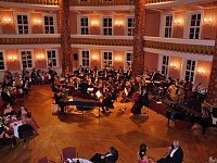 Bild: Schlossball er&ouml;ffnet