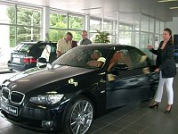 Übergabe Spendenfahrzeug durch das Autohaus Fritze Sondershausen Bild: Übergabe Spendenfahrzeug durch das Autohaus Fritze Sondershausen