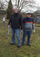 Baumschnitt im Kita-Projektgarten Bild: Baumschnitt im Kita-Projektgarten