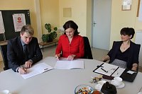 Bild: Am Vormittag wurde in Bad Frankenhausen eine Vereinbarung zum Erhalt des gymnasialen Schulstandortes in Bad Frankenhausen abgeschlossen...  Im Ergebnis der beschlossenen Schulnetzplanung f&uuml;r die Jahre