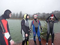 Weihnachtstauchen im Bebraer Teich Bild: Weihnachtstauchen im Bebraer Teich