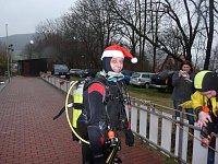 Weihnachtstauchen im Bebraer Teich Bild: Weihnachtstauchen im Bebraer Teich