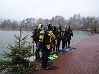 Weihnachtstauchen im Bebraer Teich Bild: Weihnachtstauchen im Bebraer Teich