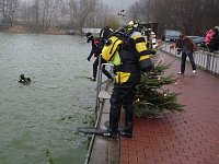 Weihnachtstauchen im Bebraer Teich Bild: Weihnachtstauchen im Bebraer Teich