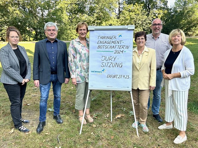 WAGO- Stiftung ehrt die 13 besten Auszubildenden Bild: WAGO- Stiftung ehrt die 13 besten Auszubildenden