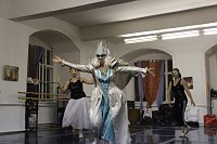 Die Eleven des Tanzstudios Radeva üben die "Schneekönigin" ein Bild: Die Eleven des Tanzstudios Radeva üben die "Schneekönigin" ein