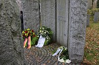 Bild: Opfer mahnen