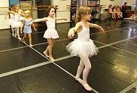 Bild: Die Schneek&ouml;nigin - ein getanztes M&auml;rchen.