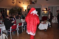 Bild: Weihnachtsmann kam mit Rentier