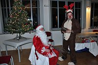 Bild: Weihnachtsmann kam mit Rentier