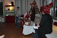 Bild: Weihnachtsmann kam mit Rentier