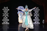Schneekönigin begeistert Groß und Klein. Bild: Schneekönigin begeistert Groß und Klein.