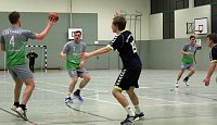 Bock beim Handball umgestoßen Bild: Bock beim Handball umgestoßen