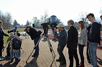 Ansturm an den Fernrohren Bild: Ansturm an den Fernrohren