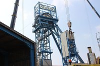 Bild: Neue Seilfahrtsbr&uuml;cke wird montiert