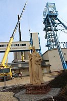 Bild: Neue Seilfahrtsbr&uuml;cke wird montiert