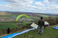 Bild: Geduld f&uuml;rs Gleitschirmfliegen