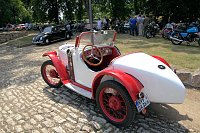 Bild: Oldtimer im Schlosspark
