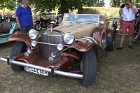 Bild: Oldtimer im Schlosspark