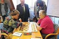 Bild: 1. Sondersh&auml;user Schach open er&ouml;ffnet