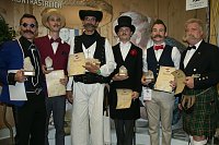 Die Weltmeister der Kategorie Schnauzbärte (vlnr.): Daniel Lawlor, Jonny King, Jaromi Zsolt, Patrick Fette, Jackie Lynn und Wolfgang Schneider. Bild: Die Weltmeister der Kategorie Schnauzbärte (vlnr.): Daniel Lawlor, Jonny King, Jaromi Zsolt, Patrick Fette, Jackie Lynn und Wolfgang Schneider.