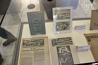 Zeitungen im Museum Bild: Zeitungen im Museum
