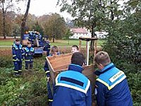 Pflege der Entenhäuser Bild: Pflege der Entenhäuser