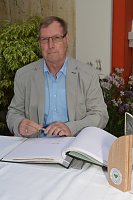Als besondere Ehrung ins Goldene Ehrenbuch eingetragen. Bild: Als besondere Ehrung ins Goldene Ehrenbuch eingetragen.