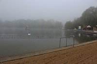 Bild: Brrr! Sehr k&uuml;hl beim Abbaden