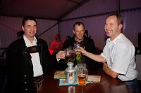 Bild: Gewichtiger Gast zum Oktoberfest im Autohaus Peter