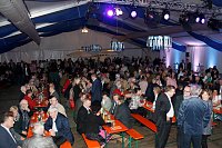 Bild: Gewichtiger Gast zum Oktoberfest im Autohaus Peter