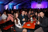Bild: Gewichtiger Gast zum Oktoberfest im Autohaus Peter