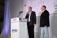 Bild: Gewichtiger Gast zum Oktoberfest im Autohaus Peter