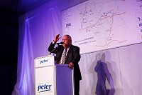 Bild: Gewichtiger Gast zum Oktoberfest im Autohaus Peter
