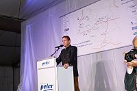 Bild: Gewichtiger Gast zum Oktoberfest im Autohaus Peter