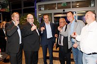 Bild: Gewichtiger Gast zum Oktoberfest im Autohaus Peter