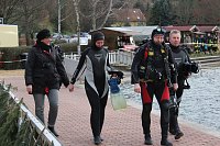 Weihnachtstauchen am Bebraer Teich Bild: Weihnachtstauchen am Bebraer Teich