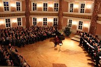 Bild: Stimmgewaltiges Weihnachtskonzert im Achteckhaus