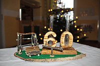 Bild: Zum 60. Spielger&auml;te und eine Torte