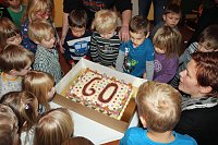 Bild: Zum 60. Spielger&auml;te und eine Torte
